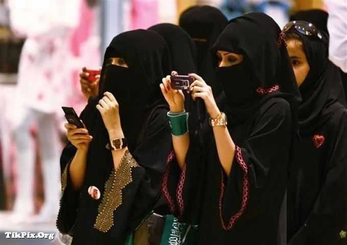 زندگی زنان عربستان سعودی در نمای نزدیک,عکسهای جالبی از زندگی زنان در عربستان سعودی,زنان عربستان سعودی,[categoriy]