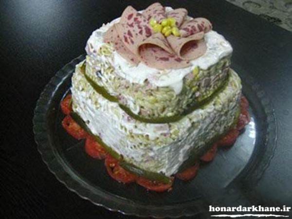 سالاد ماکارونی به شکل کیک تولد