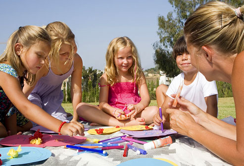photolibrary_rf_photo_of_kids_crafts_out