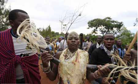 عکس: ختنه دسته‌جمعی در کنیا! (16+) وحشتناک,ختنه,کنیا,عکس های حوادث