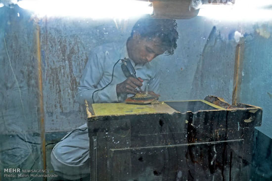 ,عکس: طلا سازی در سیستان و بلوچستان کارگاه,طلا سازی,سیستان و بلوچستان,دیدنی های امروز دیدنی های روزانه