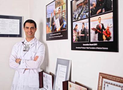 Dr. Behnam Shakibaie | Specialist in microsurgical and minimally invasive Implantology