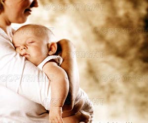 تا چند ماهگی باید زیرسر نوزاد بالش گداشت , از چه زمانی بالش زیر سر نوزاد باید گذاشت , گذاشتن بالش زیر سر نوزاد 