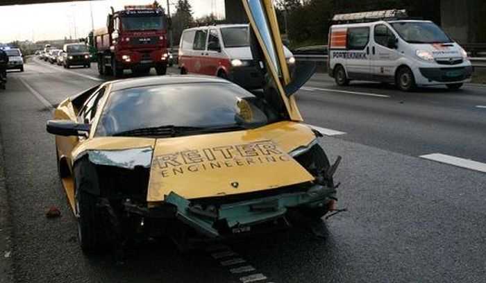 عکس هایی از صحنه های تصادف سوپر خودروها - آکا