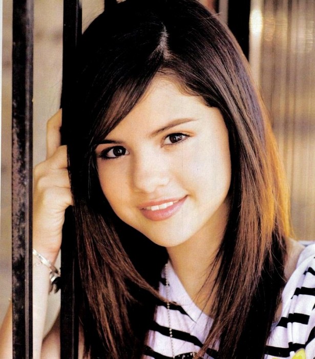 Selena-Gomez-Hairstyles-2015-8