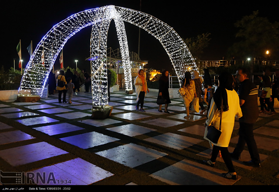 عکس: حال و هوای برج میلاد در این شب ها