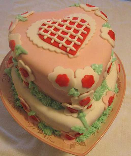 مدلهای مختلف نان باخمیرجادویی , مدل تزیین کیک خانگی , تزیین خامه به شکل گل روی کیک تولد 