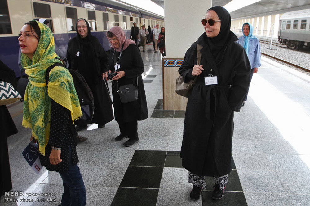 ورود قطار گردشگران خارجی به اصفهان