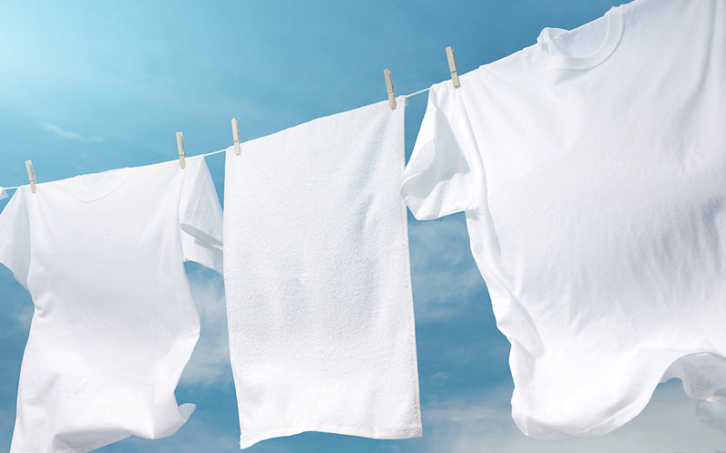 طریقه پاک کردن لکه روی شلوارسفید , برای تمیزی کامل لباس سفید , تمیز کردن لباسهای سفید 