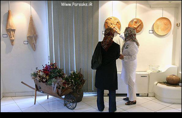 عکسهایی از یک نمایشگاه مجسمه و تابلوهای گلی !!! Www.Parsaks.iR