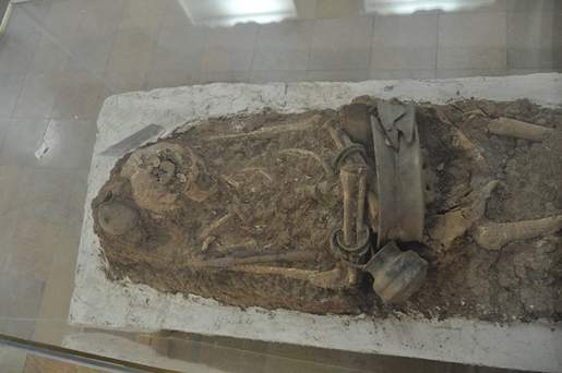 تزئینات مفرغی اسکلت کشف شده در شهرک زاگرس سنندج (هزاره اول قبل از میلاد)