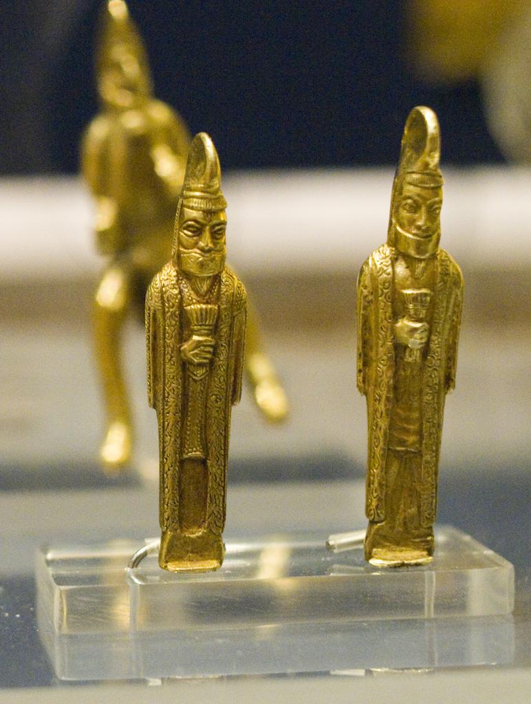 Gold_statuettes_from_the_Oxus_Treasure_b