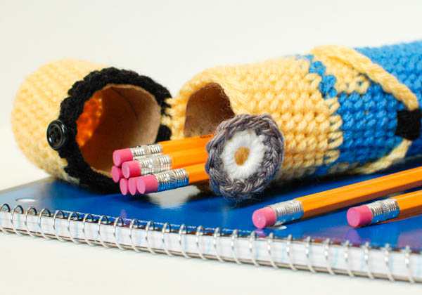 crochet_minion_pencil_case_19_of_20.jpg
