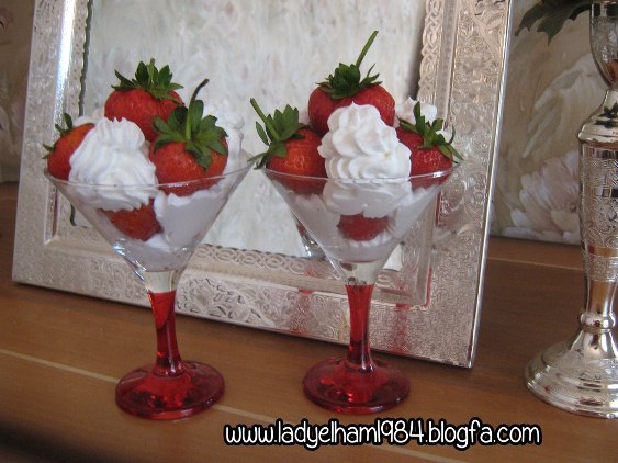توت فرنگی با کرم شانتی: (Strawberries with Chantilly Cream)