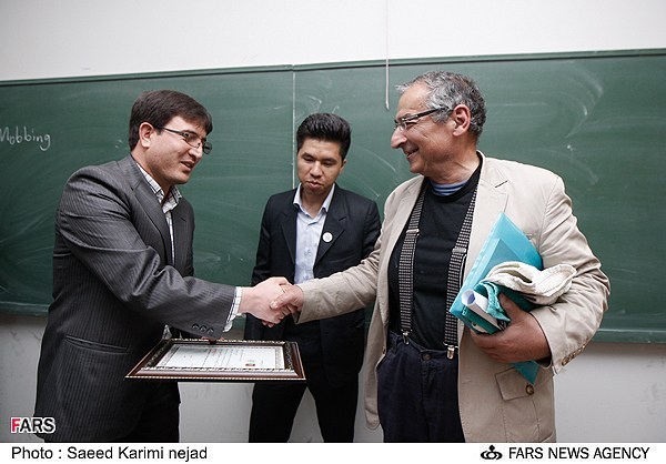 تقدیر دانشجویان افغانستانی دانشگاه شهید بهشتی از دکتر صادق زیبا کلام