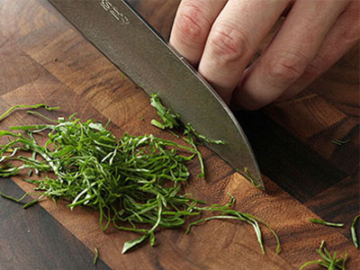 روش برش با چاقو, نحوه خرد کردن پیاز, نحوه کار کردن با چاقو به روش آشپزها,نکات آشپزی و نکات آموزنده در خانه داری