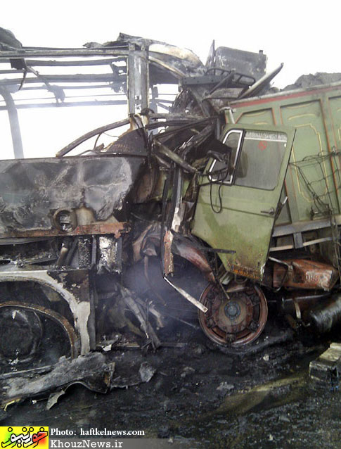 صادف مرگبار اتوبوس مسافربری با یک کامیون در جاده اهواز ـ اصفهان