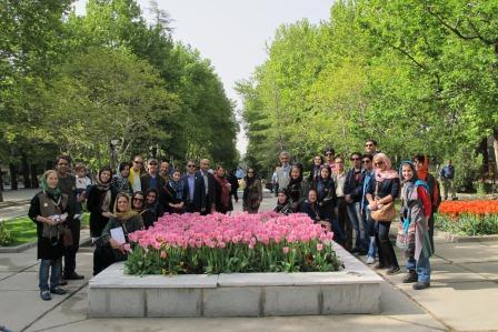 باغ ایرانی و راهنمایان گردشگری