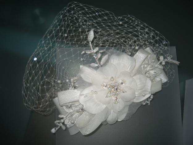 مدل تاج و گل سر و تور عروس و دستکش عروس 