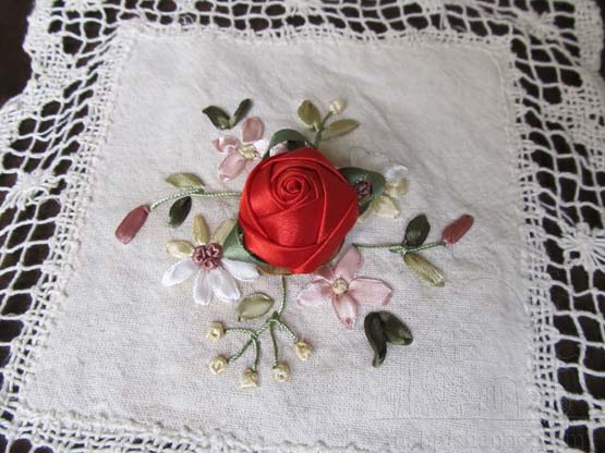 رومیزی گل رز (گیره سر گل رز)