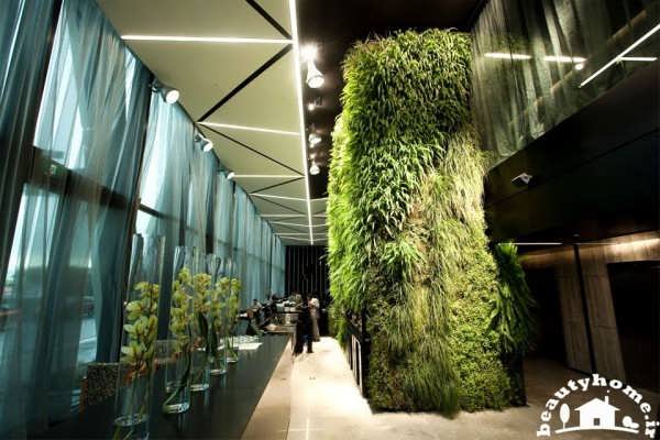طراحی داخلی هتل مدرن با فضای سبز