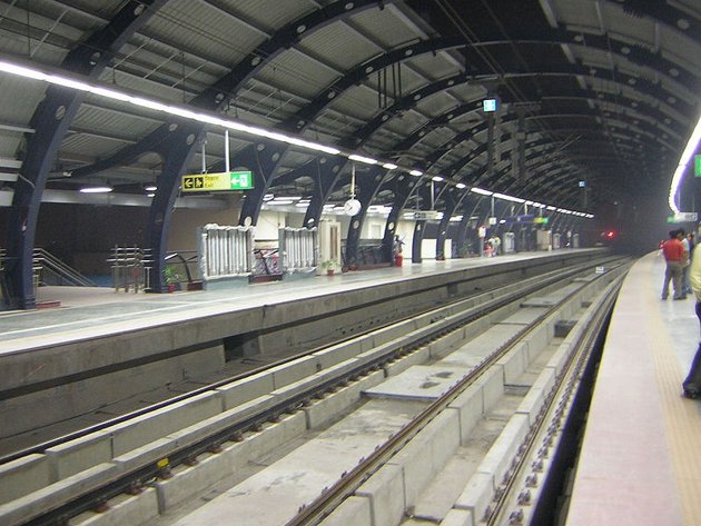800px-Delhi-Metro-Rajouri-Garden-station