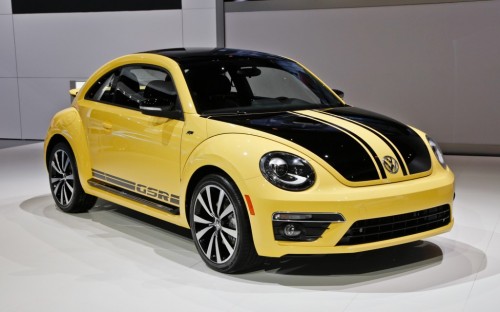 2014-Volkswagen-Beetle-GSR-front-three-q