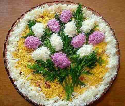 سالاد برای خورشت هویج و مرغ , غذاهای ایرانی , تزیین پلو با زرشک و زعفران 