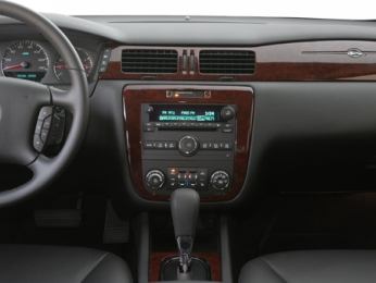 2007 Chevrolet Impala LS Center 1/3 of Dash