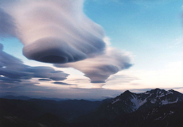 اخبار,اخبار گوناگون,تصاویری خیره کننده که زیبایی های پدیده ابر های عدسی شکل را نشان می دهند