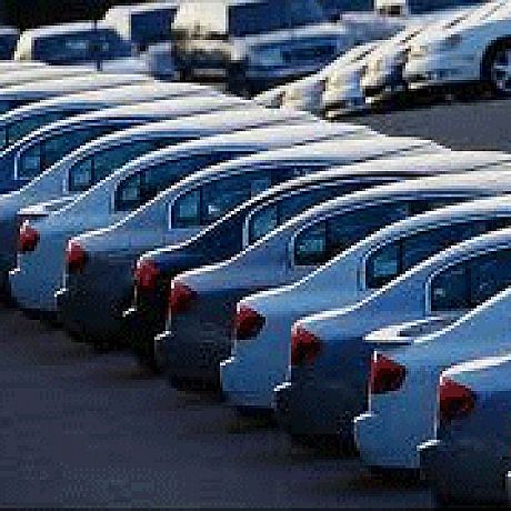 قیمت روزچهار مدل خودروی لیفان 1800 سی.سی ساخت چین بین 8825 تا 10 هزار و 825 دلار اعلام شده 