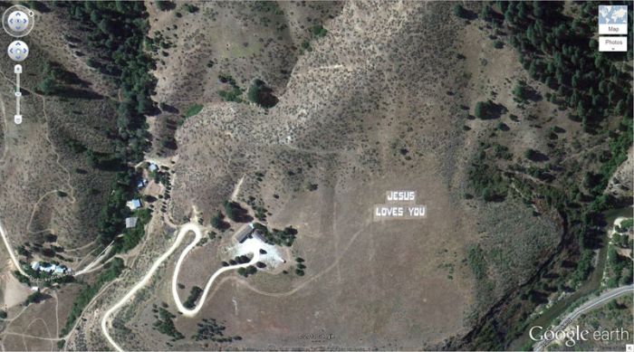 amazing_finds_on_google_earth_15.jpg