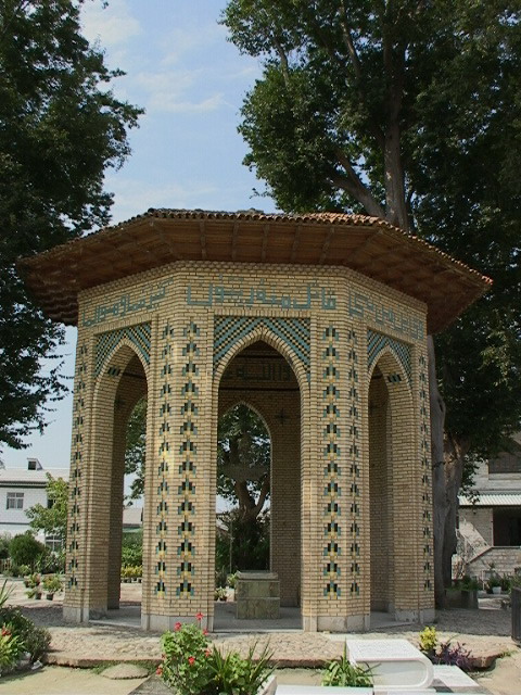 آرامگاه میرزاکوچک خان جنگلی رشت