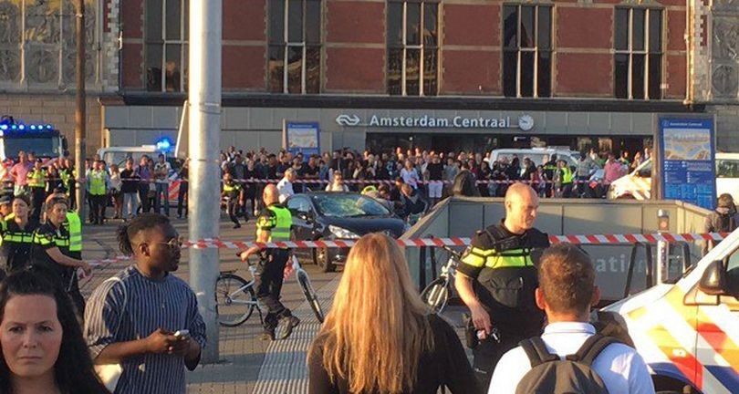 هجوم یک خودرو به داخل جمعیت در آمستردام