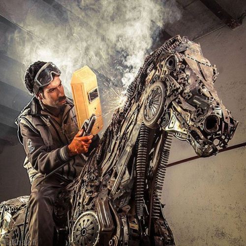 ساخت اسب بالدار افسانه ای با آهن آلات + تصاویر