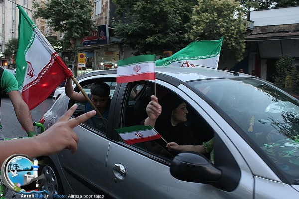 IMG 2518 600x400 گزارش تصویری از جشن صعود تیم ملی ایران به جام جهانی در بندر انزلی شماره 1