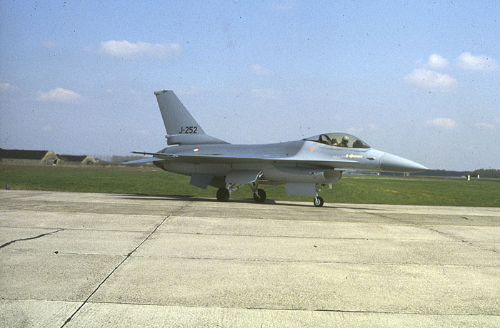 F16A10_J252.jpg