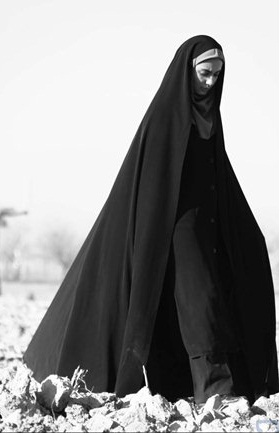 حجاب برای زن حصاری است