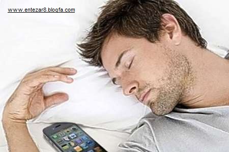 خواب همراه با موبایل