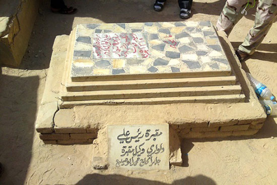 عکس سنگ قبر ایرج قادری 