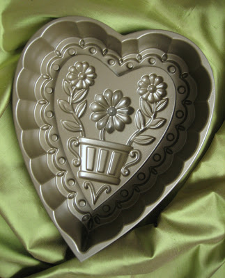 Williams-Sonoma Decorative Heart Pan