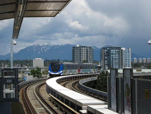1024px-Vancouver-Skytrain-6-jpg_104234.j