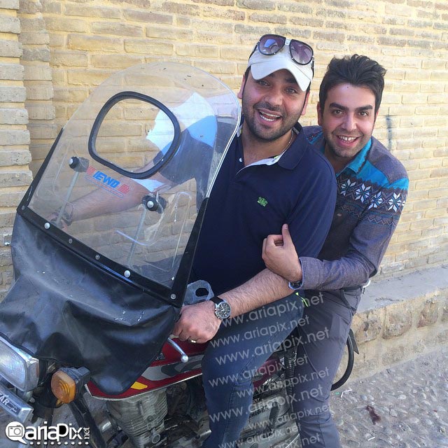 احسان علیخانی در حال موتور سواری + عکس