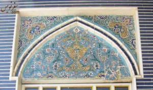کاشی کاری های قدیمی ترین عمارت پمپ بنزین ایران