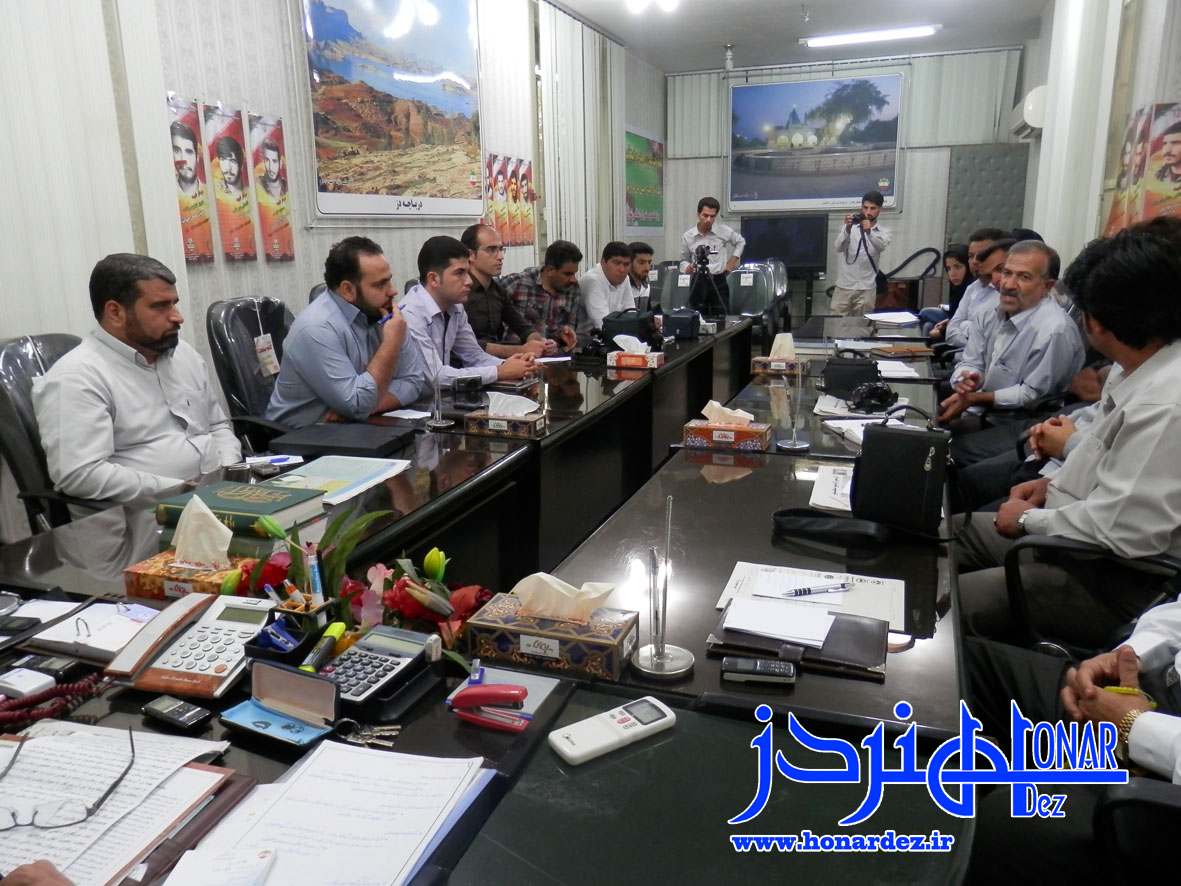 نشست خبری با رئیس شورای شهر دزفول - عکس: پیام (هنر دز)