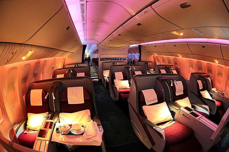 800px-Qatar_Airways_Boeing_777-200LR_Bus
