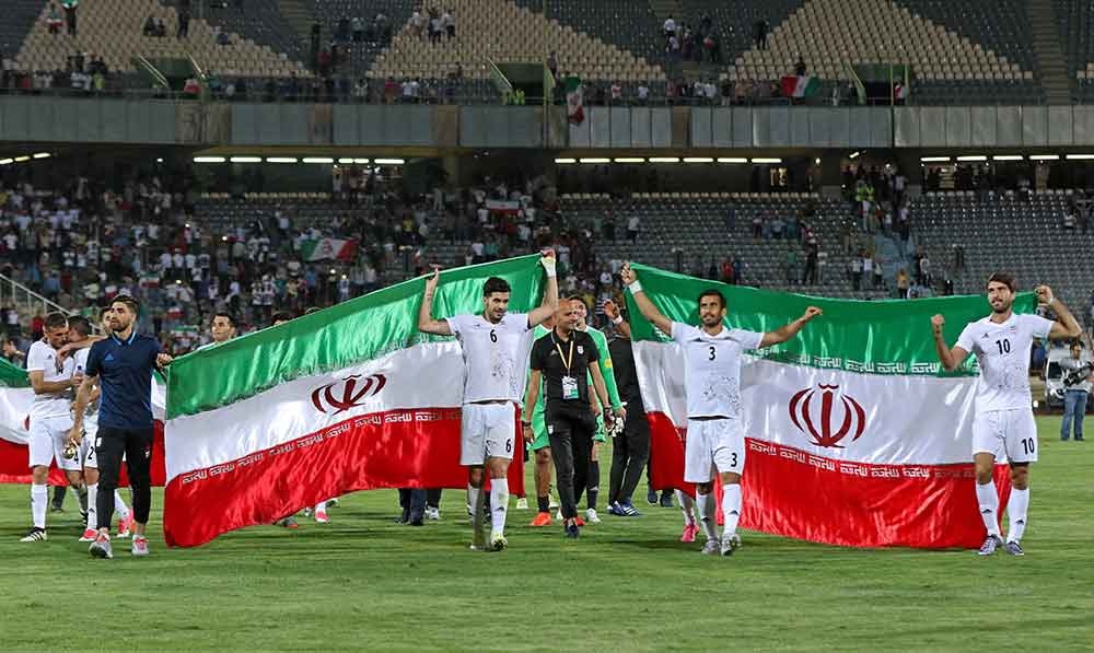 جشن صعود بازیکنان تیم ملی بعد از بازی با ازبکستان
