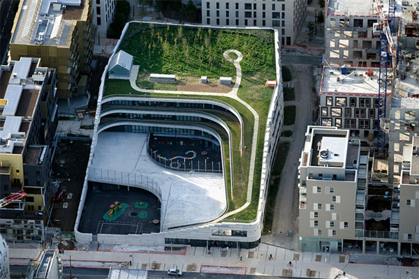 مدرسه ی ابتدایی از معماران چارتر دالیکی در فرانسه ؛ افزایش تنوع زیستی در محیط های شهری