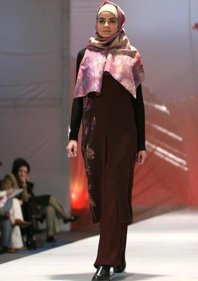 41fec23b384fb92d74fc1e368113fbe53 برگزاری شو لباس زنانه در تهران (عکس)