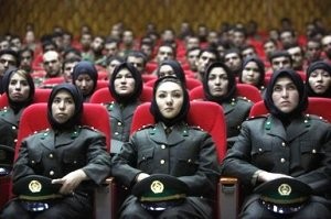 گزارشی از زندگی روزانه یک پلیس زن در افغانستان + تصاویر